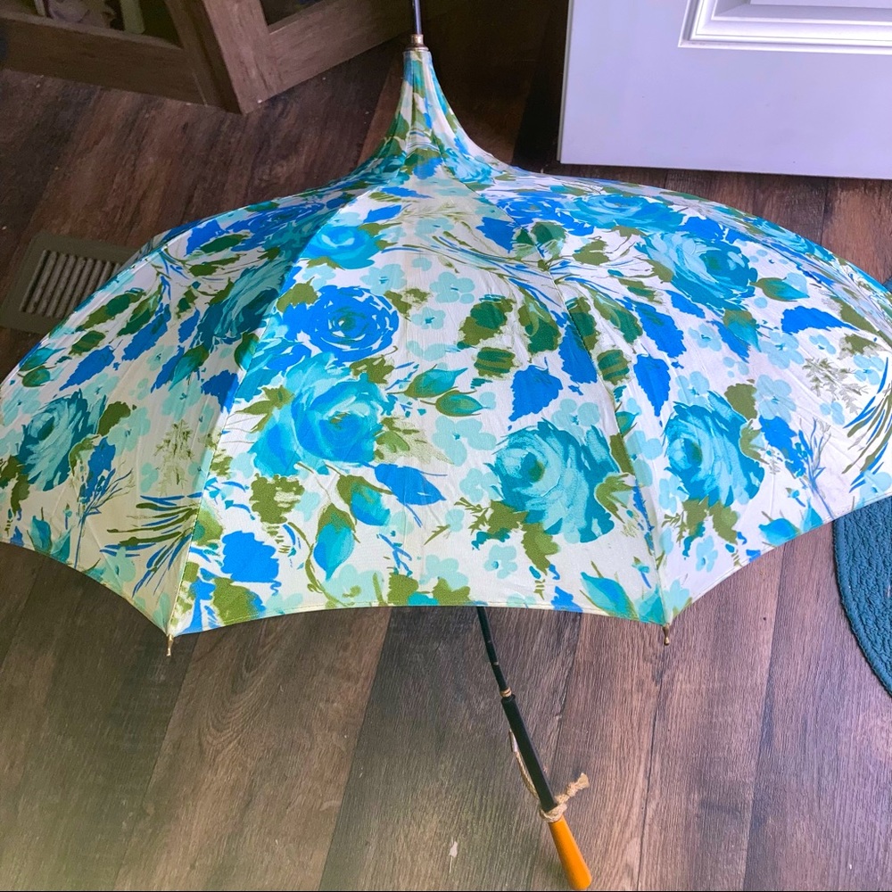Beautiful true VINTAGE curve handled parasol